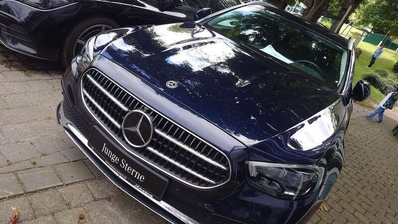 Blau Gebraucht 2021 Mercedes E300 Avantgarde Kombi | 32.700 € (Fairer Preis) - Bild 1/4