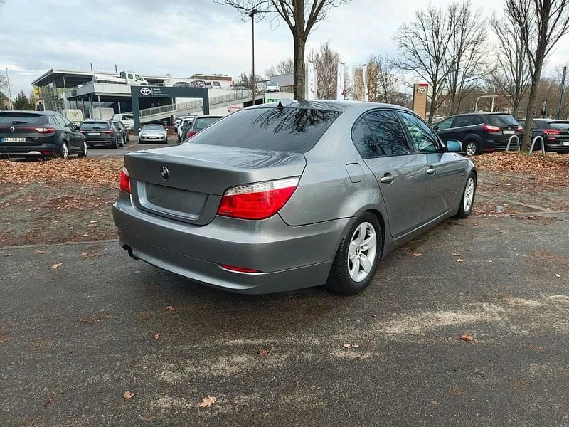 Gebraucht BMW 523 190 PS (139 kW) 2009 Grau Limousine