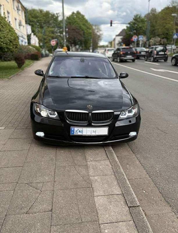 Używany BMW 320 163 KM (119 kW) 2005 Czarny Sedan/Limuzyna