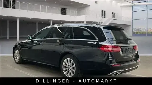 Gebraucht Mercedes E220 200 PS (147 kW) 2023 Baltic black Kombi