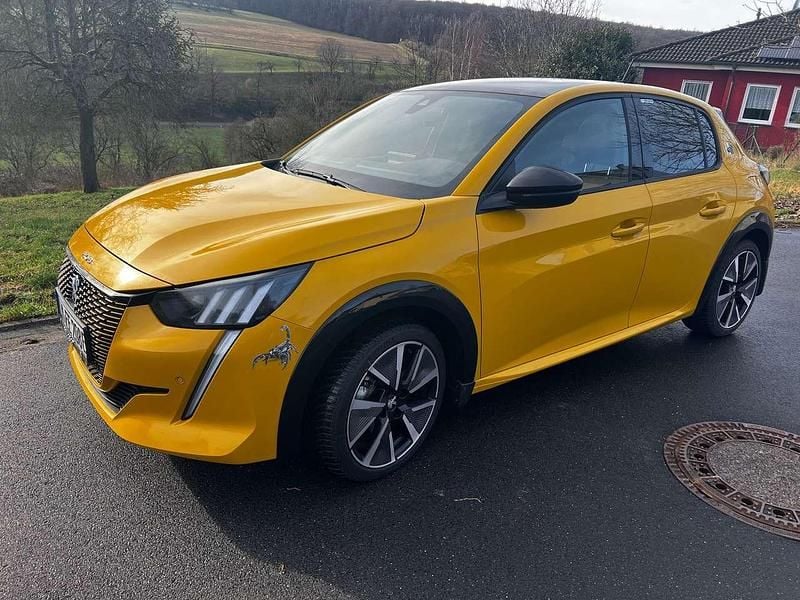 Gelb Gebraucht 2020 Peugeot e-208 GT Kleinwagen | 16.500 € (Guter Preis) - Bild 1/4
