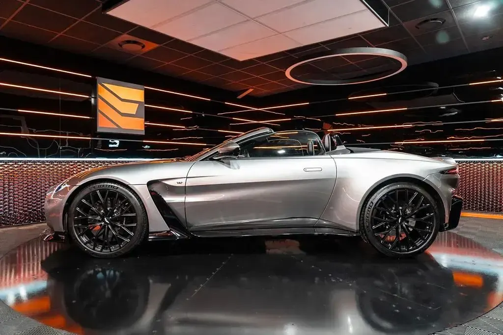 Gebraucht Aston Martin V12 Vantage 700 PS (514 kW) 2023 Silber Cabrio