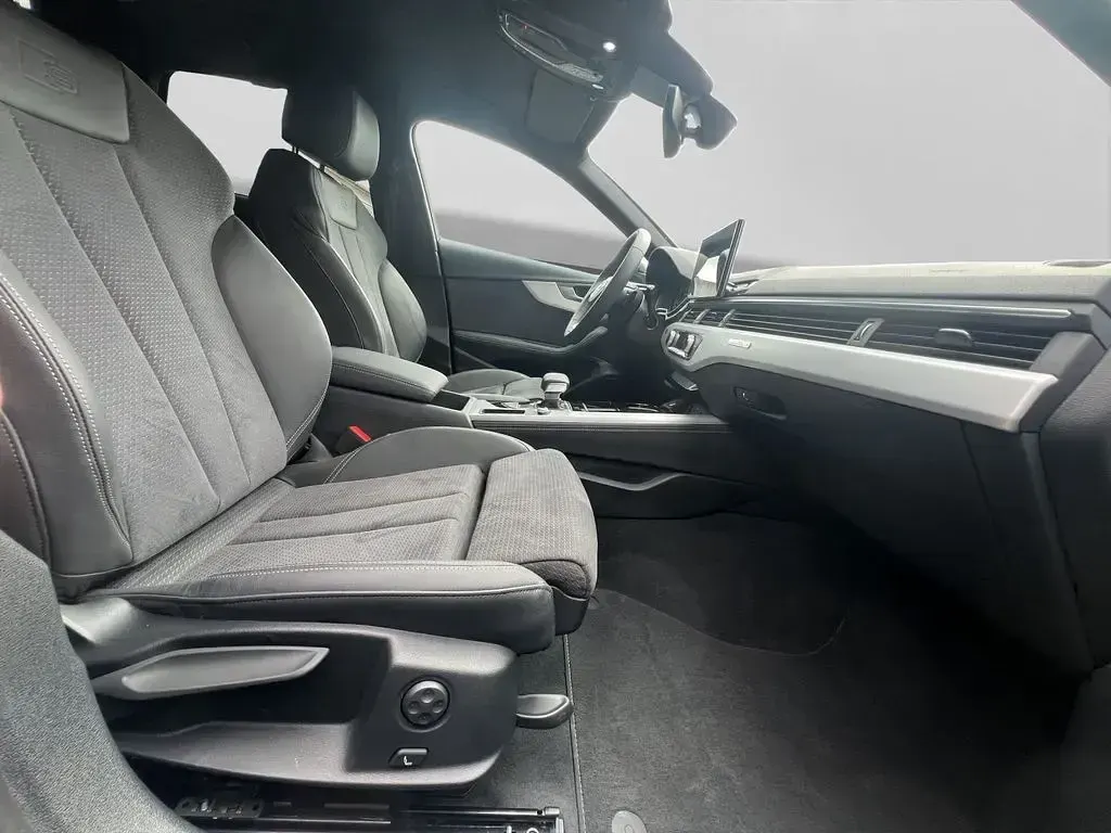 Gebraucht Audi A4 S-Line 204 PS (150 kW) 2025 Grau Limousine