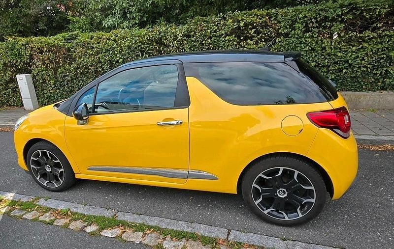 Gelb Gebraucht 2010 Citroën DS3 Kleinwagen | 3.600 € (Fairer Preis) - Bild 1/4