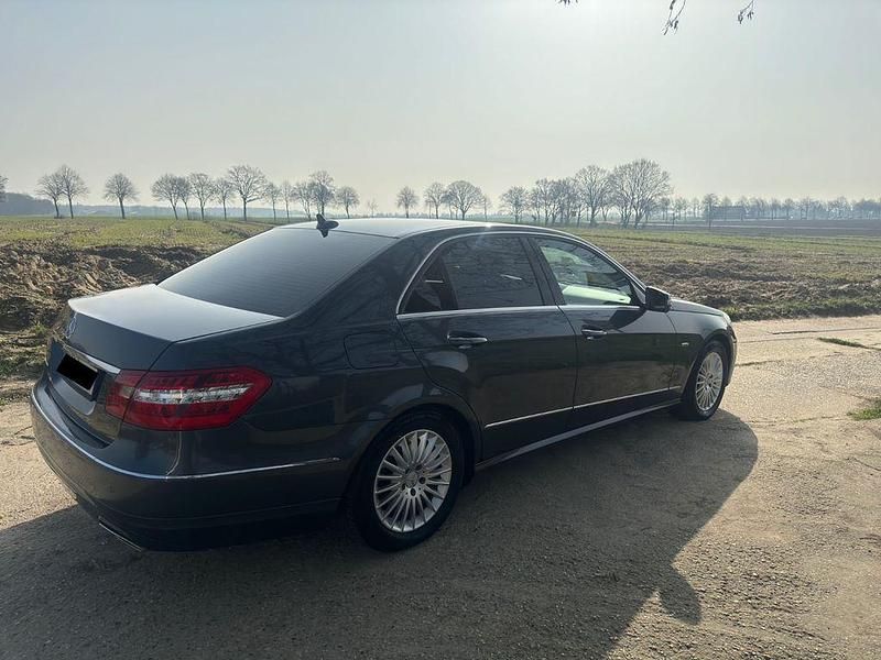 Gebraucht Mercedes E300 Avantgarde 231 PS (169 kW) 2011 Grau Limousine