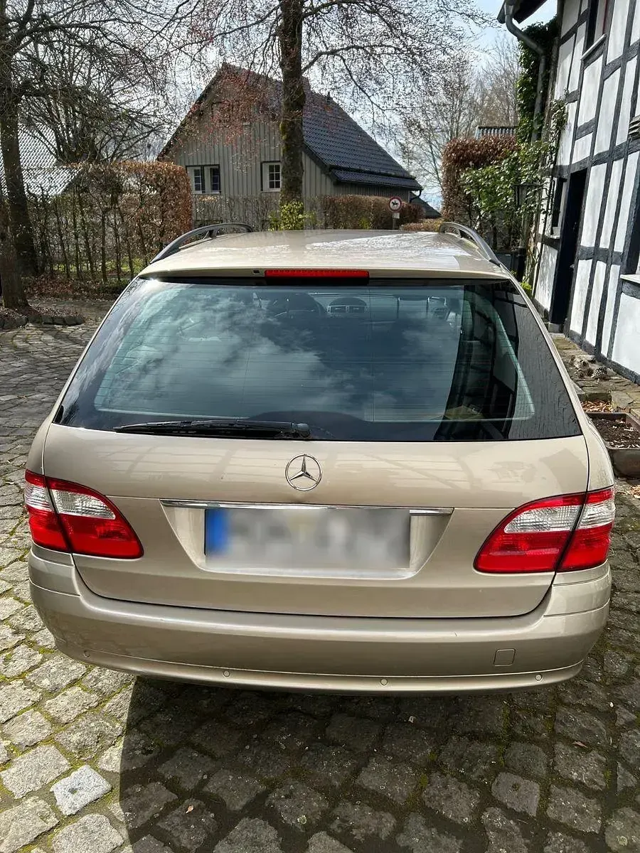 Gebraucht Mercedes E200 Classic 163 PS (119 kW) 2003 Gold Kombi