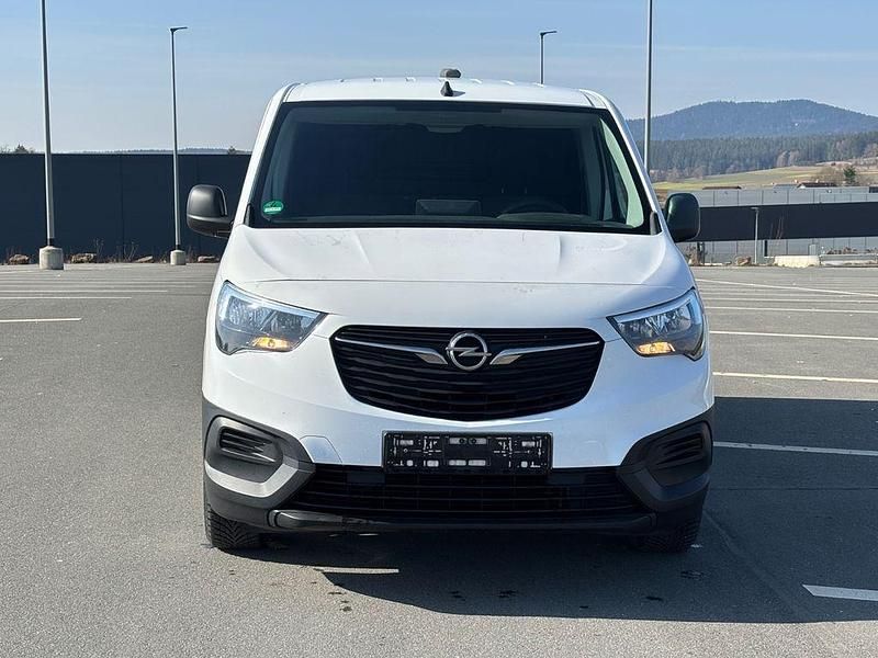 Gebraucht Opel Combo Selection 102 PS (75 kW) 2019 Weiß Van / Kleinbus