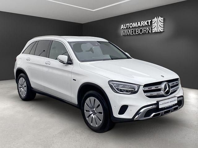 Weiß Gebraucht 2020 Mercedes GLC300e SUV | 30.950 € (Superpreis) - Bild 1/4