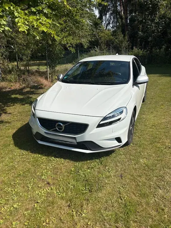 Gebraucht Volvo V40 R-Design 122 PS (89 kW) 2018 Weiß Limousine
