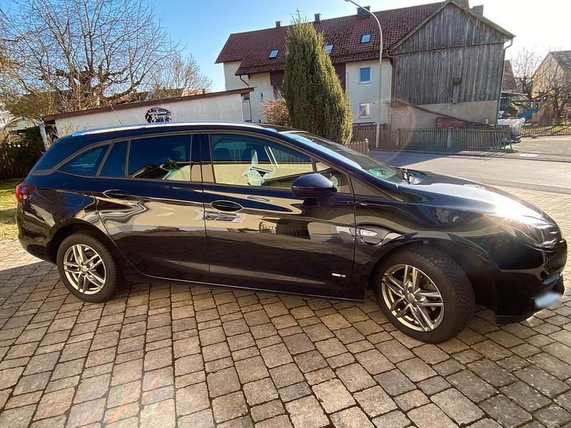 Gebraucht Opel Astra Design & Tech 130 PS (95 kW) 2022 Schwarz Kombi