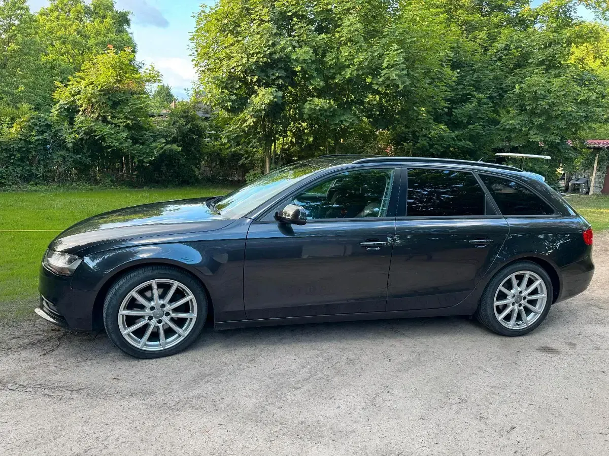 Gebraucht Audi A4 136 PS (100 kW) 2013 Grau Kombi