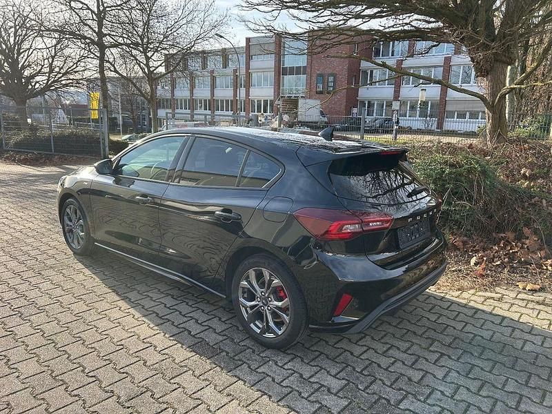 Gebraucht Ford Focus ST-Line 125 PS (91 kW) 2023 Schwarz Limousine