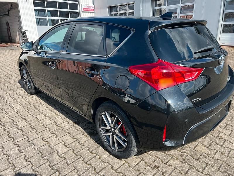 Gebraucht Toyota Auris 132 PS (97 kW) 2015 Schwarz Kleinwagen