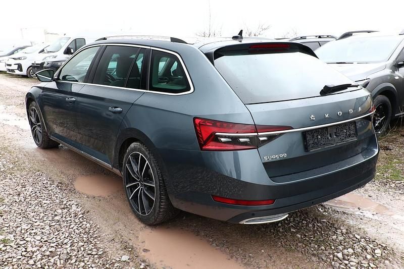 Gebraucht Skoda Superb LAURIN & KLEMENT 150 PS (110 kW) 2020 Quartzgrau metallic Kombi