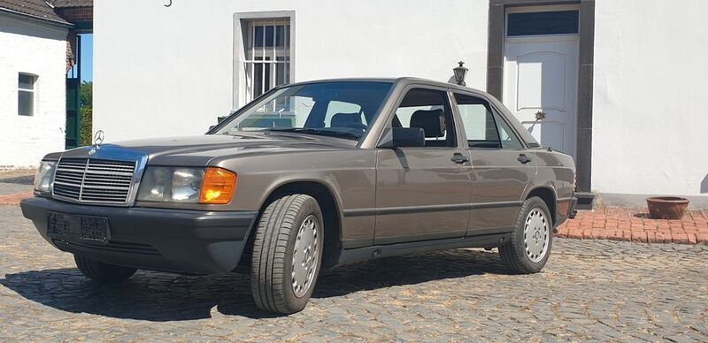 Braun Gebraucht 1988 Mercedes 190 Limousine | 9.999 € - Bild 1/4