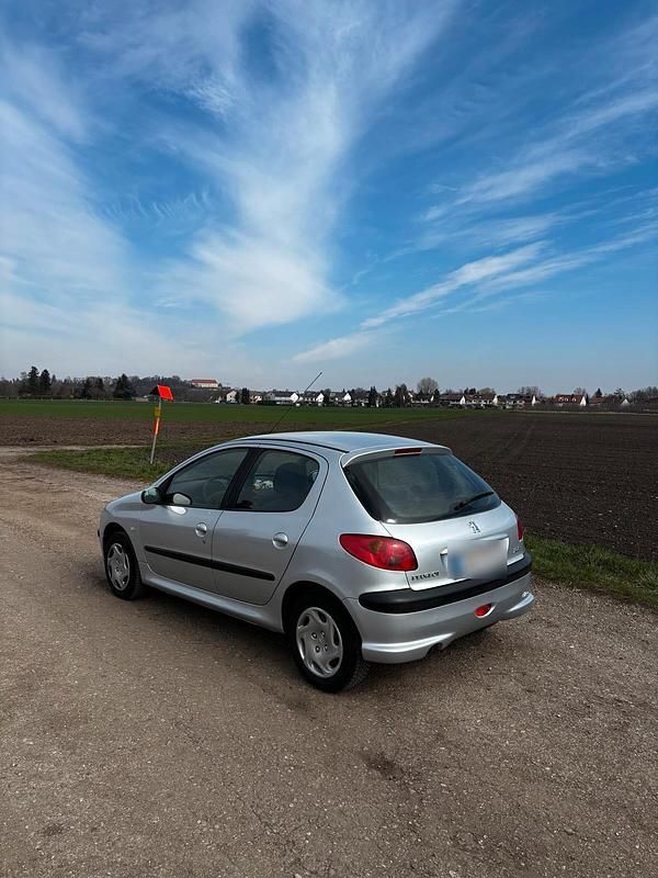 Gebraucht Peugeot 206 75 PS (55 kW) 2003 Silber Kleinwagen