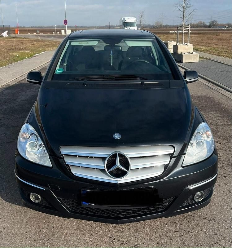 Gebraucht Mercedes B200 135 PS (99 kW) 2010 Schwarz Van / Kleinbus