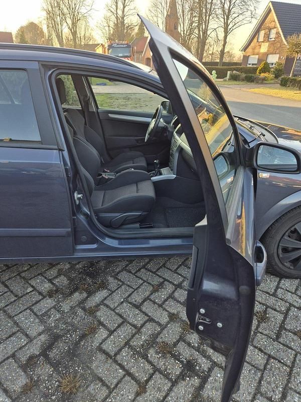 Gebraucht Opel Astra 140 PS (102 kW) 2009 Kombi