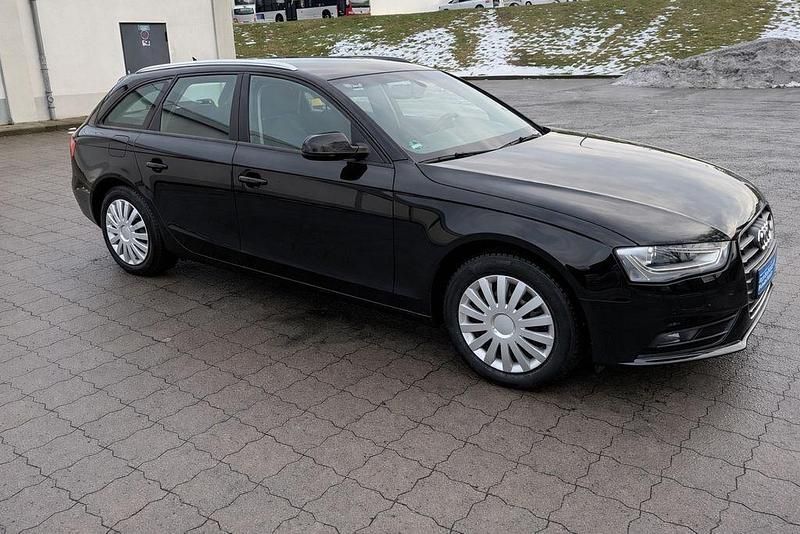 Gebraucht Audi A4 Attraction 120 PS (88 kW) 2015 Schwarz Kombi