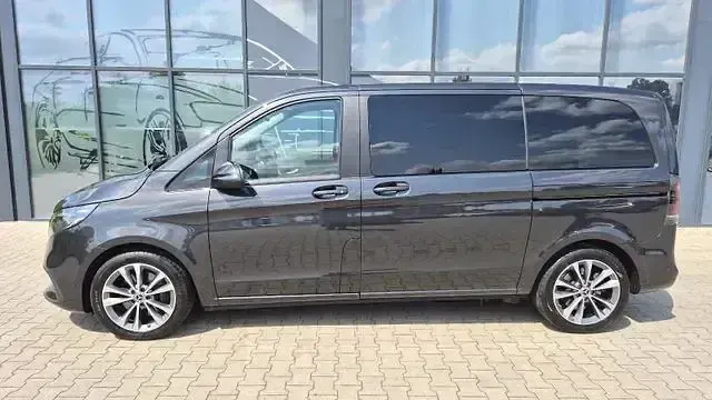 Gebraucht Mercedes V250 Style 190 PS (139 kW) 2024 Grau Van / Kleinbus