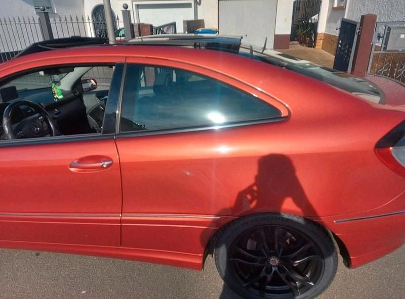 Gebraucht Mercedes C160 122 PS (89 kW) 2006 Rot Coupé