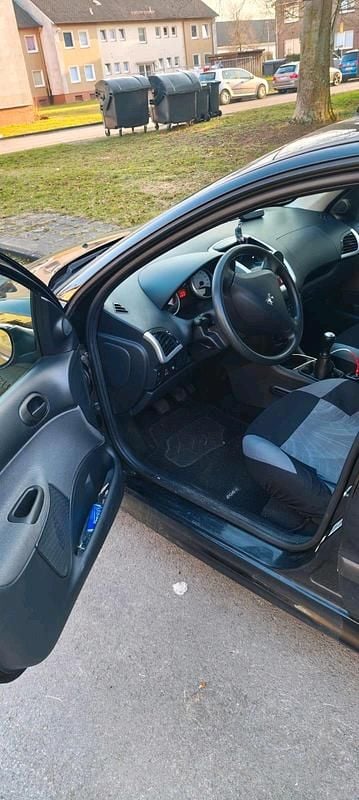 Gebraucht Peugeot 206+ 73 PS (53 kW) 2012 Schwarz Kleinwagen