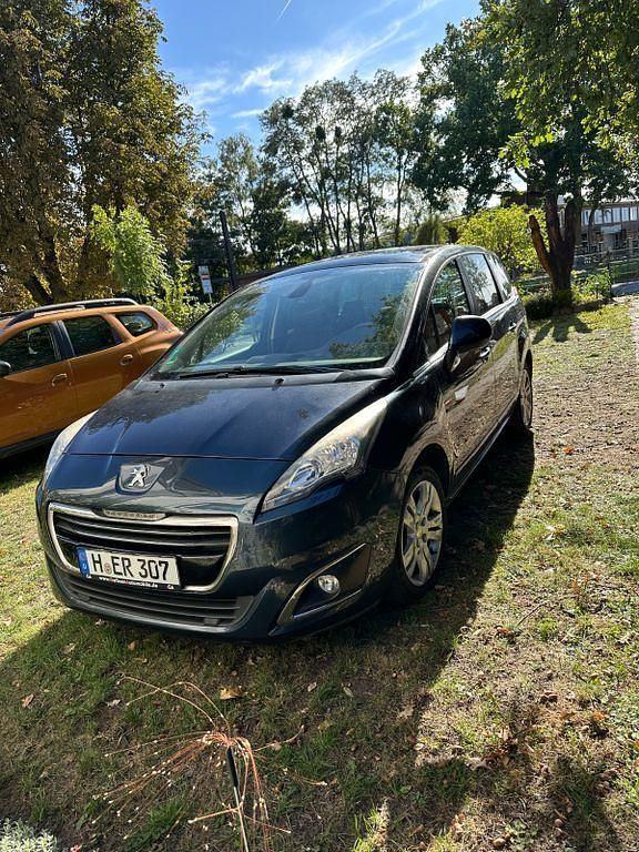 Blau Gebraucht 2015 Peugeot 5008 Active Van / Kleinbus | 8.000 € (Fairer Preis) - Bild 1/4