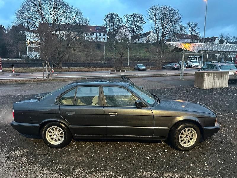 Gebraucht BMW 525 Basis 194 PS (142 kW) 1991 Schwarz Limousine