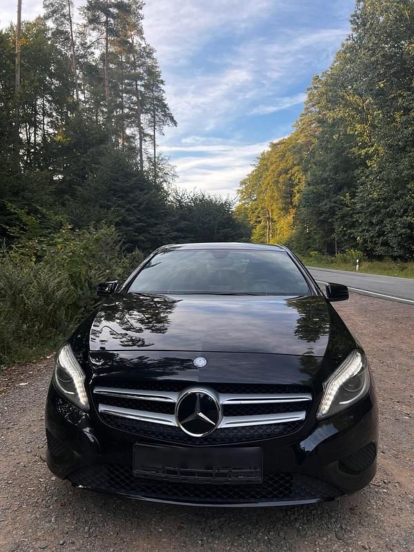 Schwarz Gebraucht 2015 Mercedes A200 Limousine | 13.500 € (Guter Preis) - Bild 1/4