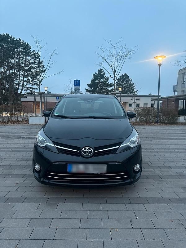 Gebraucht Toyota Verso 147 PS (108 kW) 2017 Schwarz Van / Kleinbus