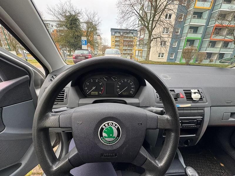 Gebraucht Skoda Fabia 75 PS (55 kW) 2002 Grau Kleinwagen