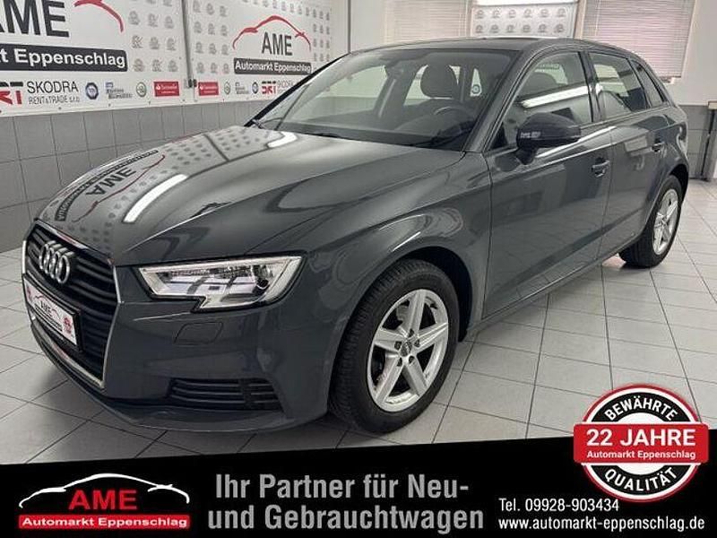 Grau Gebraucht 2019 Audi A3 Comfort Limousine | 17.995 € (Fairer Preis) - Bild 1/4