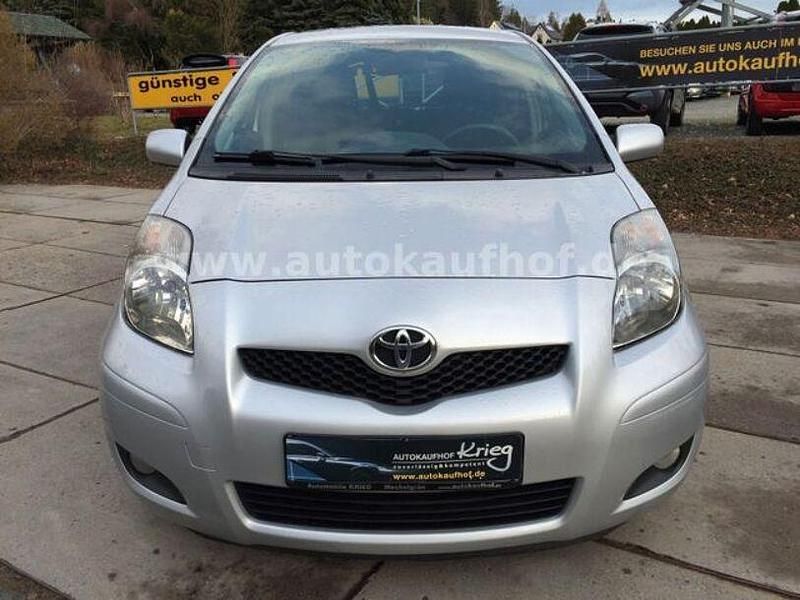 Gebraucht Toyota Yaris Edition 99 PS (72 kW) 2011 Silber Kleinwagen