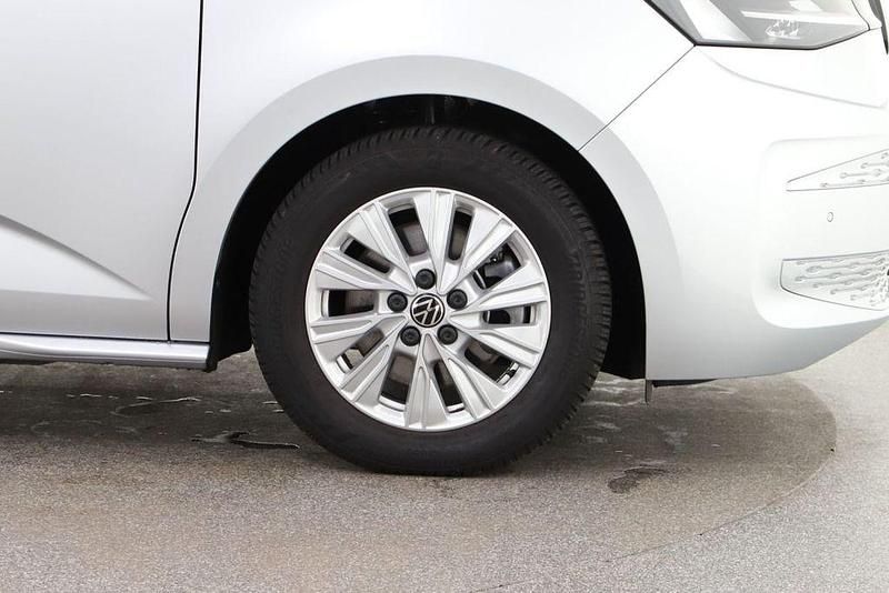 Gebraucht VW Multivan Basis 150 PS (110 kW) 2024 Reflexsilber metallic Van