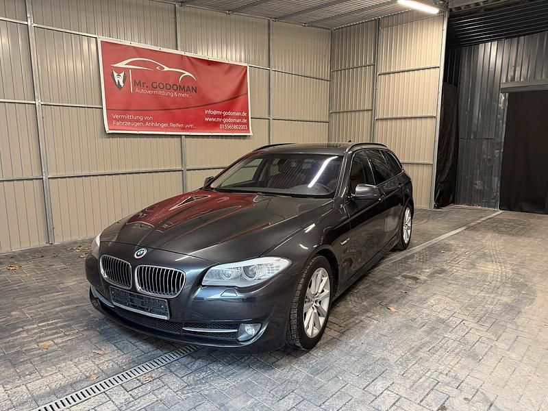 Gebraucht BMW 530 245 PS (180 kW) 2011 Grau Kombi