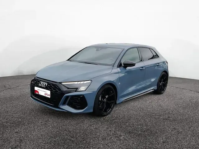 Gebraucht Audi RS3 Sportback Ambiente 400 PS (294 kW) 2023 Kemoragrau metallic Kleinwagen