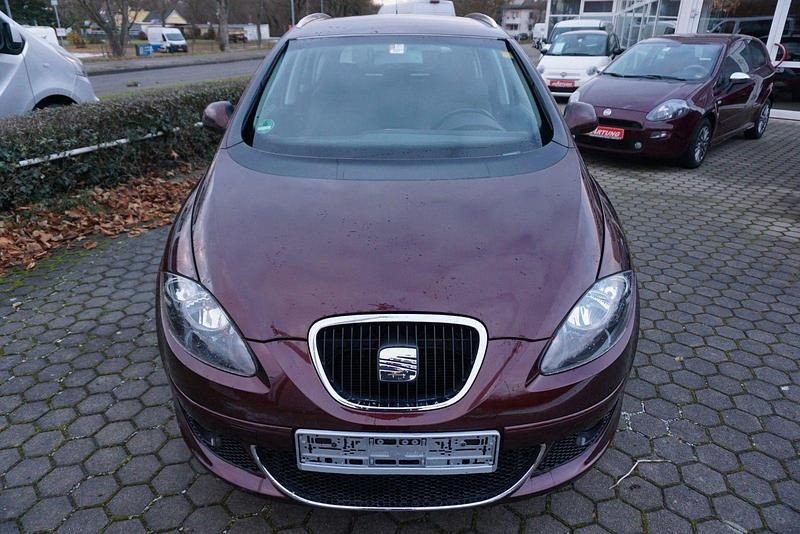Gebraucht Seat Altea XL Stylance 102 PS (75 kW) 2008 Rot Van / Kleinbus