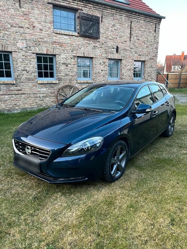 Second-hand Volvo V40 150 CP (110 kW) 2013 Albastru Hatchback