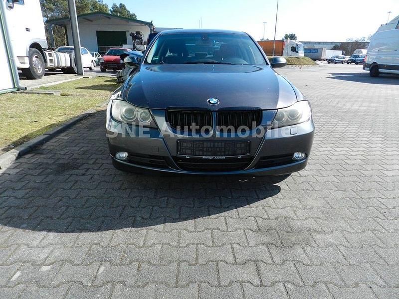 Gebraucht BMW 325 Advantage 218 PS (160 kW) 2006 Grau Limousine