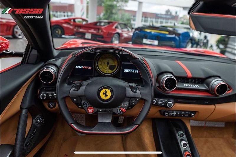 Gebraucht Ferrari 812 799 PS (587 kW) 2021 Rot Cabrio