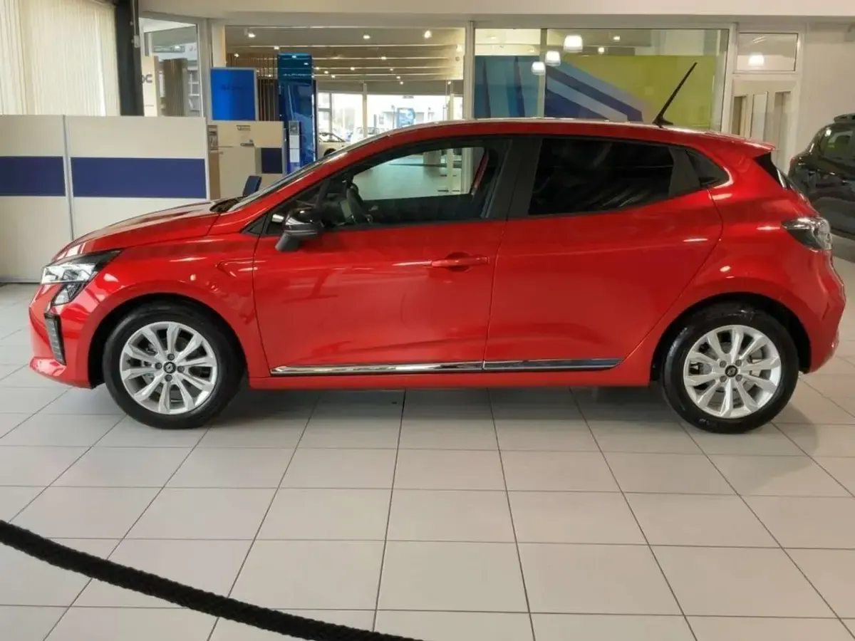 Używany Renault Clio V Evolution 91 KM (66 kW) 2024 Czerwony Sedan/Limuzyna