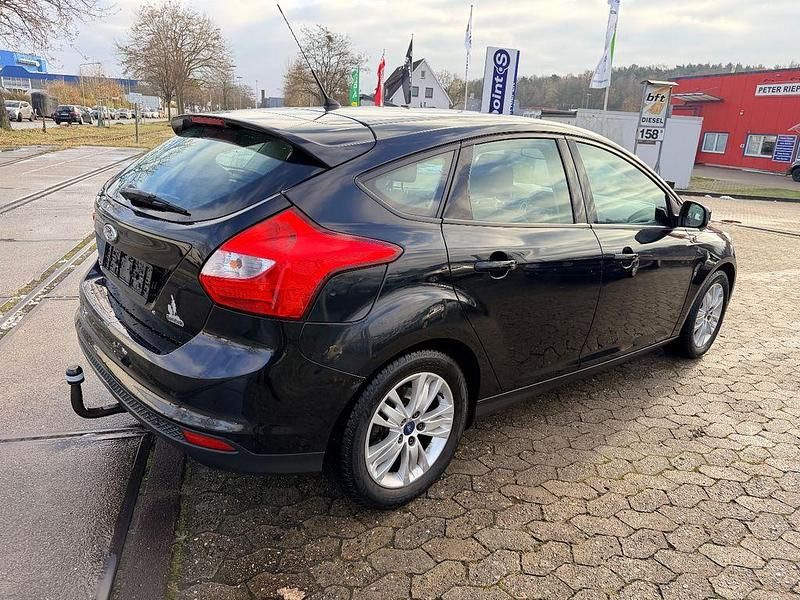 Gebraucht Ford Focus Trend 95 PS (69 kW) 2011 Schwarz Limousine