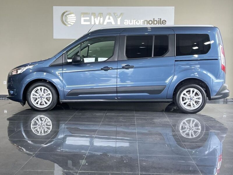 Gebraucht Ford Tourneo 120 PS (88 kW) 2018 Chromablau metallic Van / Kleinbus