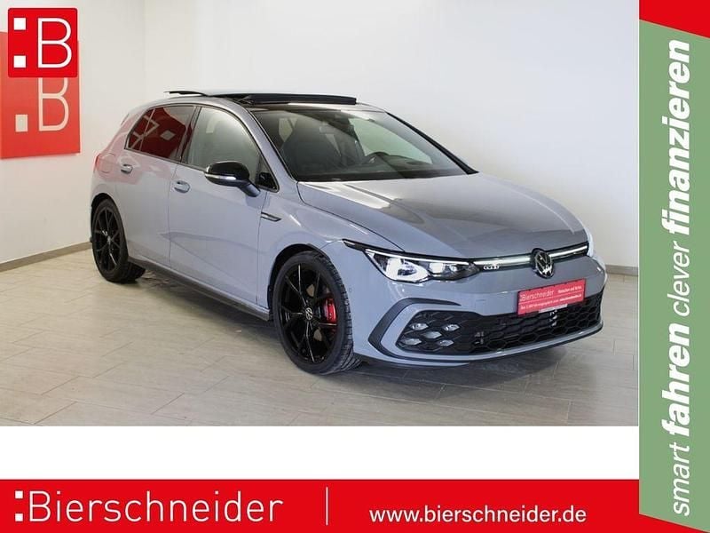 Grau Gebraucht 2024 VW Golf Style Limousine | 38.490 € (Teuer) - Bild 1/1