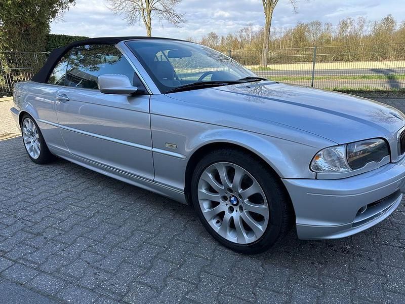 Gebraucht BMW 320 Cabriolet 170 PS (125 kW) 2001 Titansilber metallicsilber metallic Cabrio