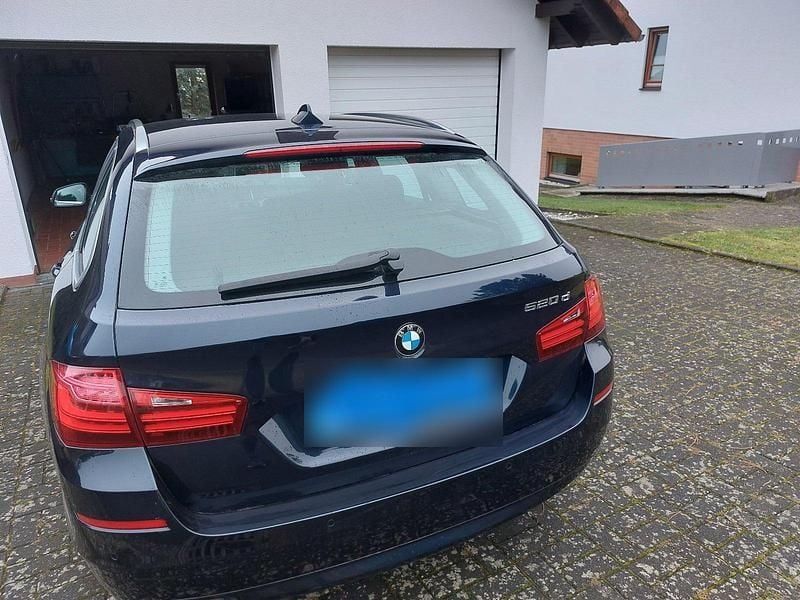 Gebraucht BMW 520 197 PS (144 kW) 2015 Blau Kombi