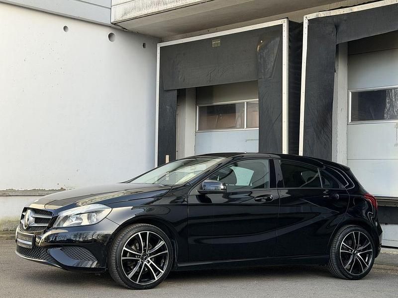 Gebraucht Mercedes A180 122 PS (89 kW) 2013 Schwarz Limousine