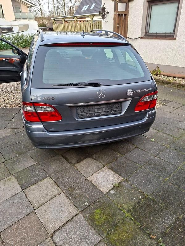 Gebraucht Mercedes E200 184 PS (135 kW) 2008 Grau Kombi