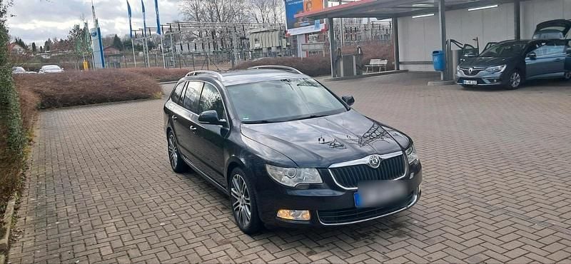 Gebraucht Skoda Superb 2012 Schwarz Kombi