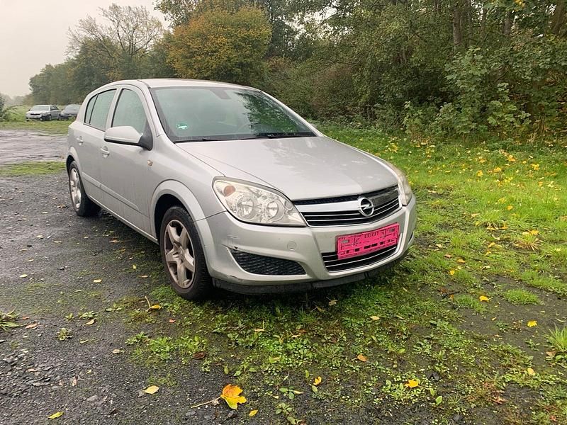Silber Gebraucht 2007 Opel Astra Limousine | 1.000 € (Superpreis) - Bild 1/4